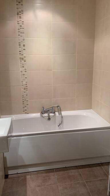 3 Bedroom Penthouse Apartment In Larne Kültér fotó